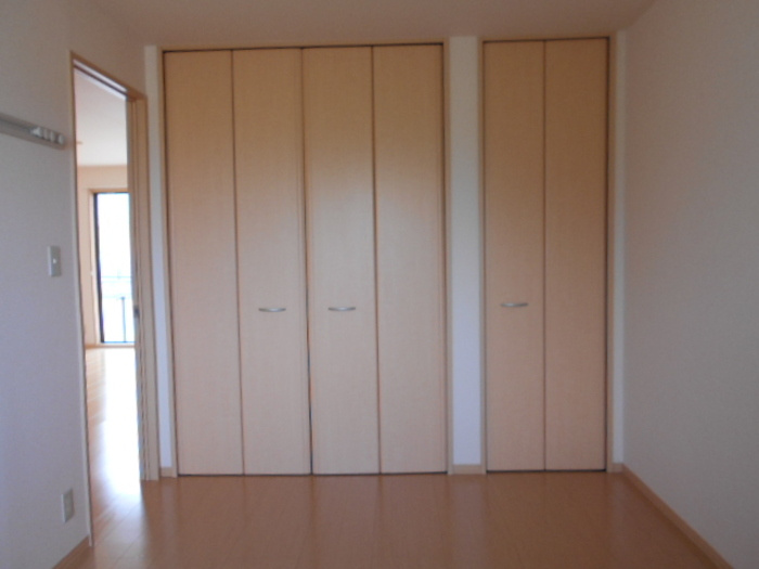 ﾙﾐｴｰﾙﾓﾅﾘｴの寝室|洋室