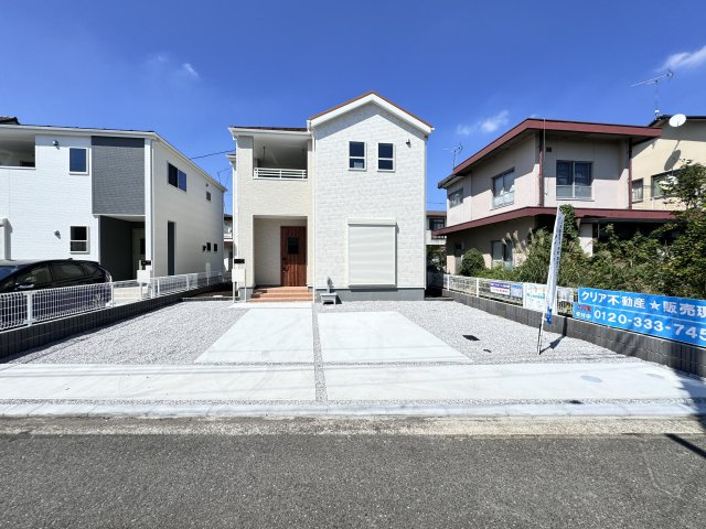新築　前橋市大利根町第5　Livele Garden.S　2号棟の駐車場|現地写真　 駐車スペース広々！建物南側に並列で4台置けます♪					

