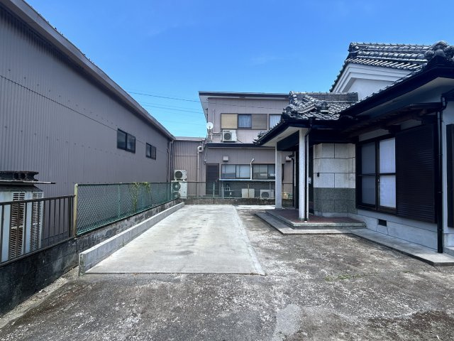 都城市高城町有水の中古一戸建の駐車場