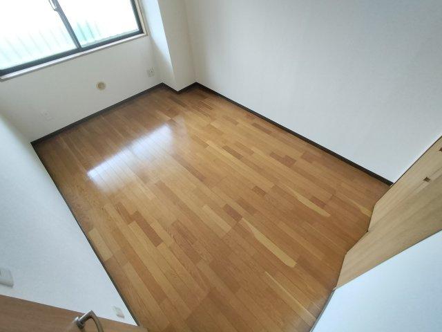 エレガンス春日部の洋室