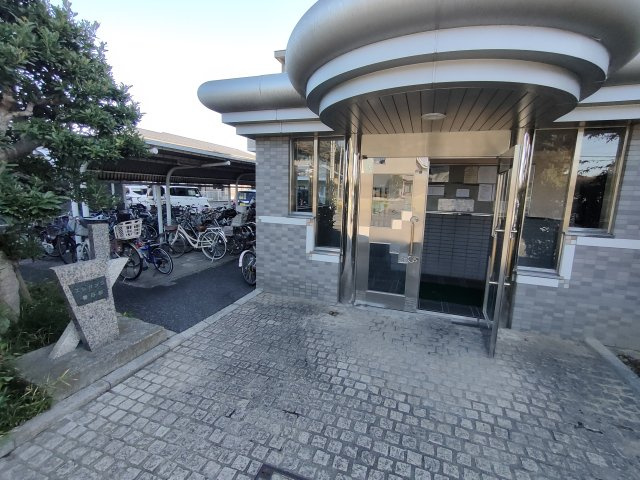 エレガンス春日部のエントランス