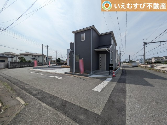 Livele Garden.S　熊谷久下1丁目第2の前面道路含む現地写真|安心の広々6ｍ前面道路
6ｍの前面道路はお車の駐車が楽々！すれ違える広さが確保されています♪