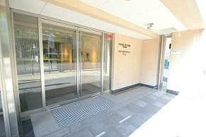 近江レジデンス4号館　のエントランス