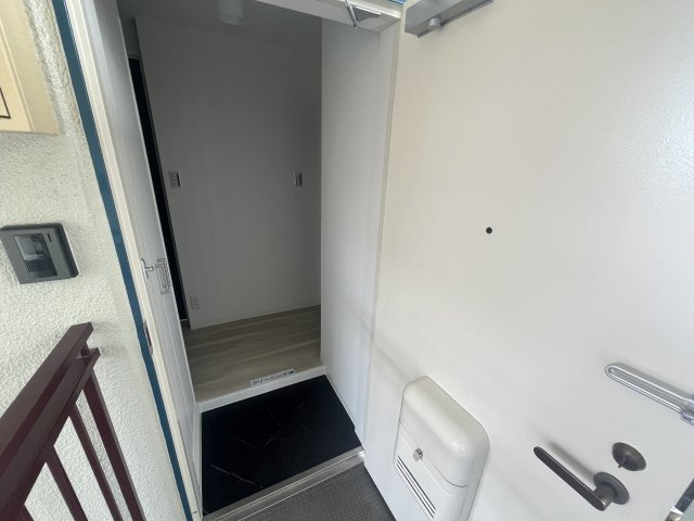 シークロジュマンの玄関