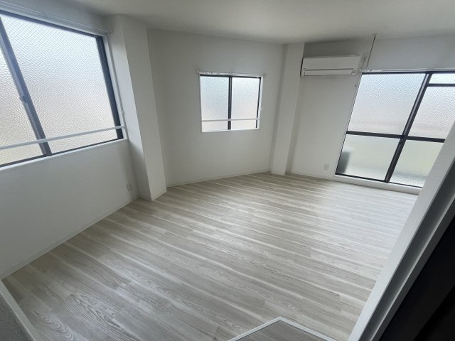 シークロジュマンの洋室