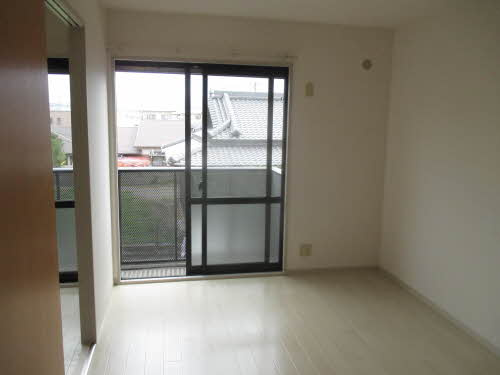 岸和田市池尻町のハイツの居間・リビング|使いやすいリビングです