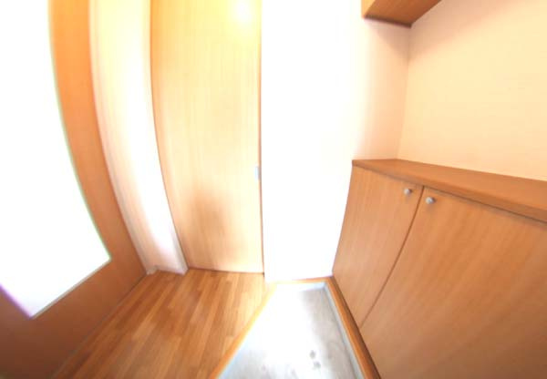 岸和田市池尻町のハイツの玄関