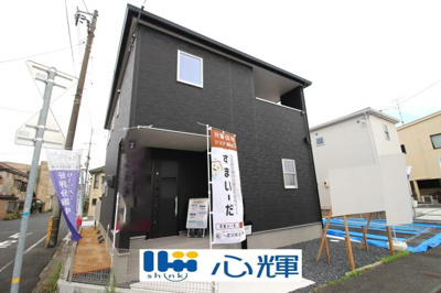 【外観】 | リーブルガーデン宇部市錦町（１号棟） | 家の顔となる玄関は洋風なデザイン。スッキリとした広さを確保し、沢山のゲストを迎えても安心です。