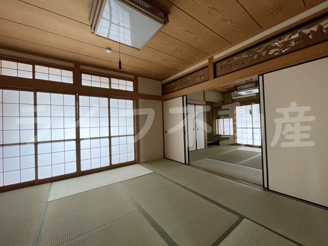 エスポアール春日IIの居間・リビング|居間です