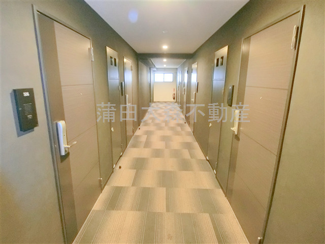 ステージグランデ蒲田アジールコートのその他共用部分|カーペット敷きの内廊下！