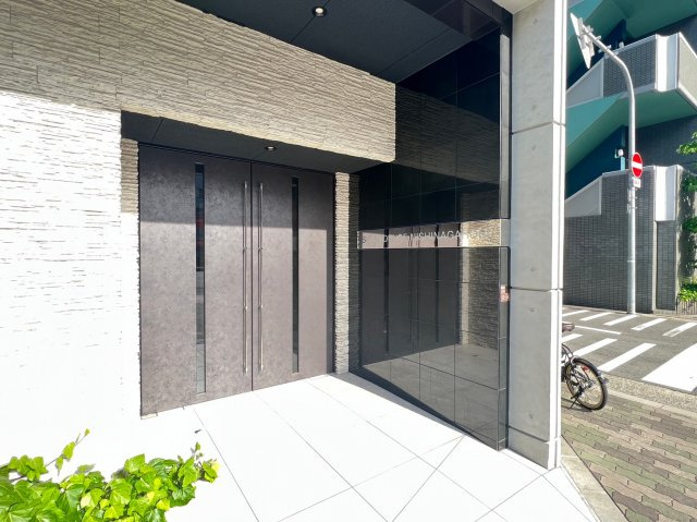 S-RESIDENCE西長堀のエントランス