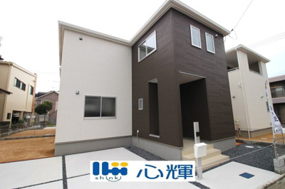 【外観】 | リーブルガーデン宇部市錦町（４号棟） | 整備された道路に面する現地は、コミュニティー以外の方々の出入りも少なく、お車の出し入れも楽々です。