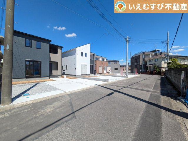 Livele Garden.S　熊谷久下1丁目第2の前面道路含む現地写真|安心の広々6ｍ前面道路
6ｍの前面道路はお車の駐車が楽々！すれ違える広さが確保されています♪