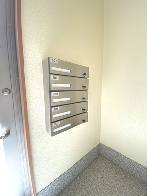 【その他共用部分】 | ヴィラ泉町 | 共用部にメールボックスがあります(^^)/