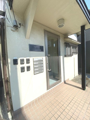 【エントランス】 | ヴィラ泉町 | 落ち着いたエントランスです