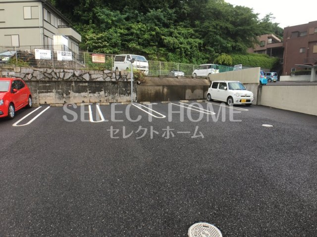 【駐車場】 | カサ・ルーチェ | 駐車場があるので、車を買う予定の方も安心です