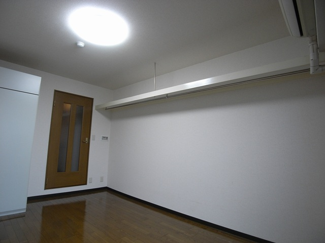 大学生協指定学生会館　イストワールの内装|吊棚