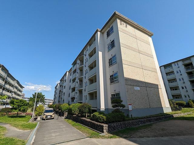 藤阪ハイツD3棟の外観|新しい生活にいかがでしょうか？外観はお住まいの顔になります。こだわりたいポイントですね。水回りリフォームやリノベーションも承ってます。
■現地見学・資金計画相談・住宅ローン相談もお問合せ受付中■