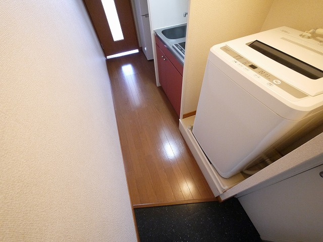 レオパレスナップロイヤルの玄関|ゆったりとした玄関です