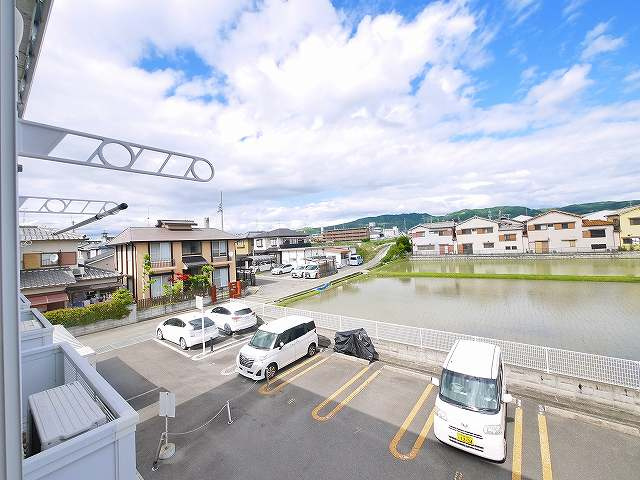 レオパレスナップロイヤルの駐車場|駐車場完備です