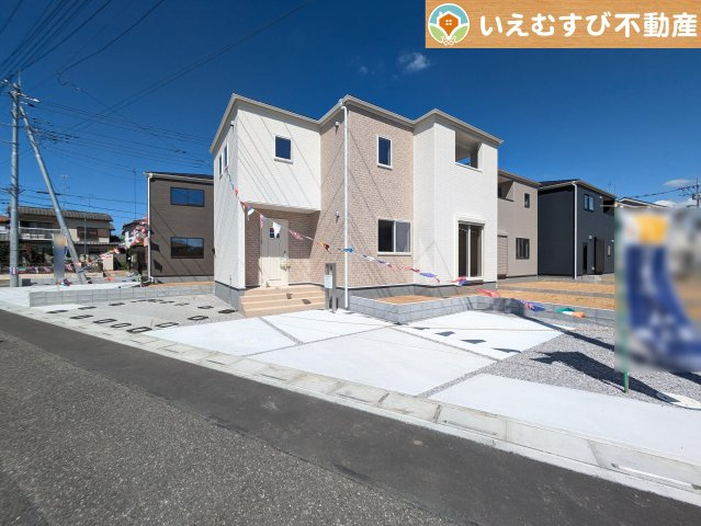 Livele Garden.S　鴻巣下忍第2の駐車場|3台駐車可能なゆとりのカースペース
複数台車をお持ちでも、お友達が遊びに来てもゆとりの駐車スペース！
