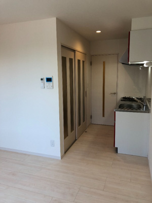 【居間・リビング】 | GRANDTIC 千代県庁口駅前 | 別号室の写真になります。現況優先。