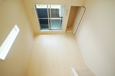 【居間・リビング】 | ピエス千早A | 別号室の写真になります。現況優先。