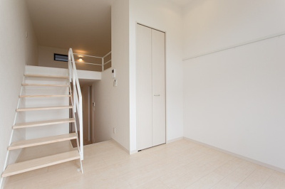 【居間・リビング】 | Fy-style箱崎 | 別号室の写真になります。現況優先。