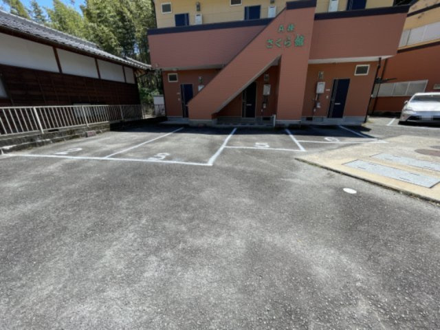 さくら館Bの駐車場