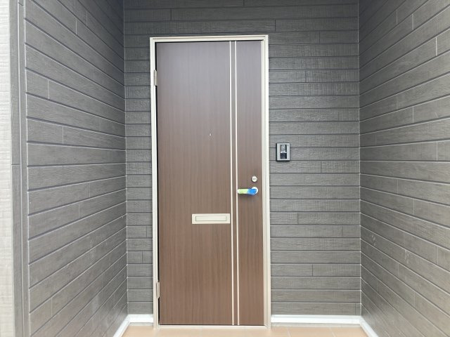 東根市温泉町貸家のエントランス