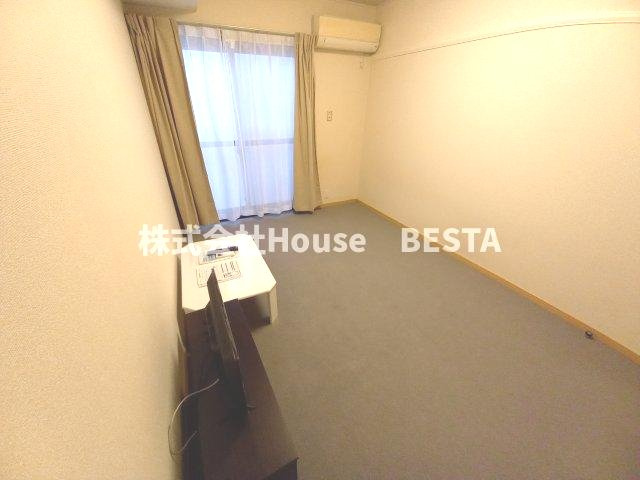 レオパレス兵庫駅南通りの寝室