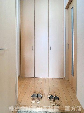 エスペランサ・ノイＣの玄関