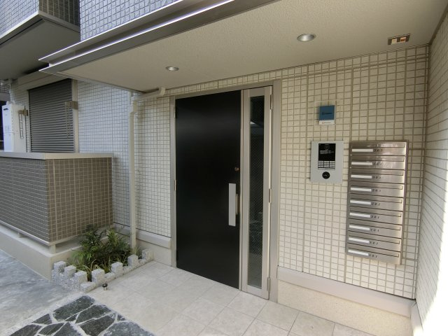 アミティコート茨木のエントランス