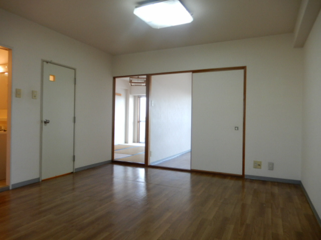 龍宮ハイツの居間・リビング