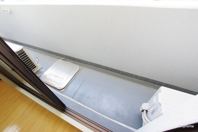 JMRレジデンス新大阪(旧:メロディハイム新大阪)　仲介手数料無料のバルコニー