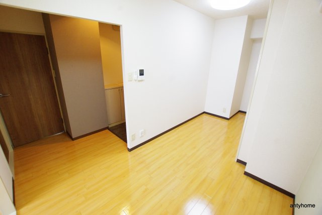 JMRレジデンス新大阪(旧:メロディハイム新大阪)　仲介手数料無料の居間・リビング