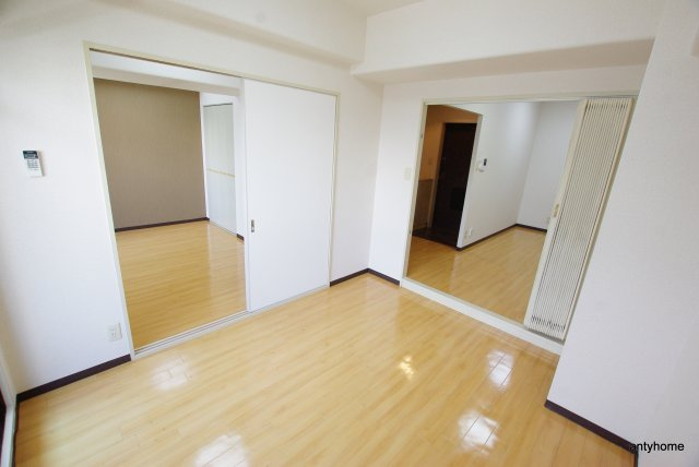 JMRレジデンス新大阪(旧:メロディハイム新大阪)　仲介手数料無料の居間・リビング