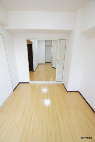 JMRレジデンス新大阪(旧:メロディハイム新大阪)　仲介手数料無料の洋室