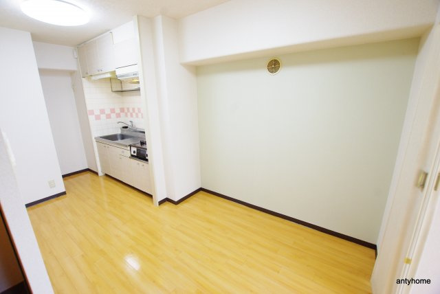 JMRレジデンス新大阪(旧:メロディハイム新大阪)　仲介手数料無料の居間・リビング