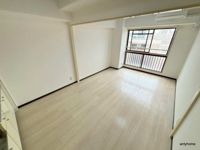 JMRレジデンス新大阪(旧:メロディハイム新大阪)　仲介手数料無料の居間・リビング