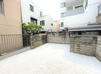 【庭】 | 東灘区魚崎中町1丁目　中古戸建 | 中庭・テラス付き