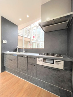 【キッチン】 | 東灘区魚崎中町1丁目　中古戸建 | 食洗機は手洗いよりも時間の節約ができるので、子育てや家事で忙しい家庭の見方です