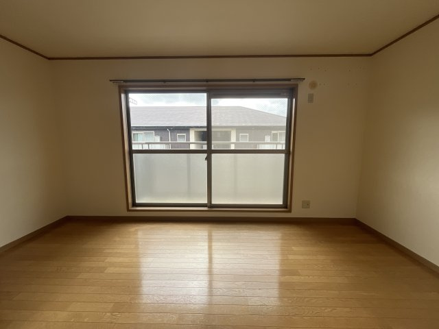 ラフィーネ田寺東Aの居間・リビング