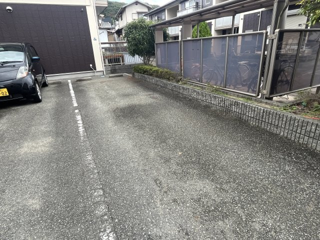 ラフィーネ田寺東Aの駐車場