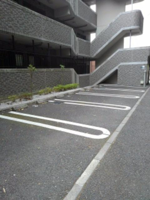 グランシャリオの駐車場