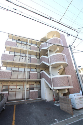 4階建て全１６住戸の鉄筋コンクリートマンション
