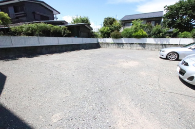 ★敷地内駐車場★（空き状況・使用料等詳細はご確認下さい）