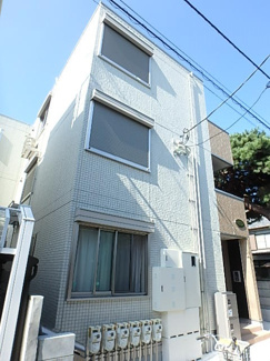 閑静な住宅地。オートロック付物件です。