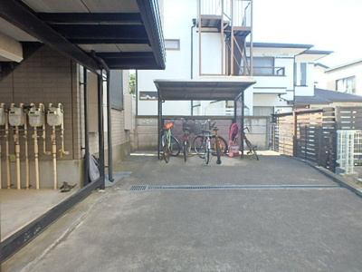 ★屋根付き駐輪場★（バイク不可）