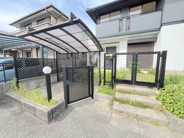 美しが丘南４丁目戸建ての駐車場